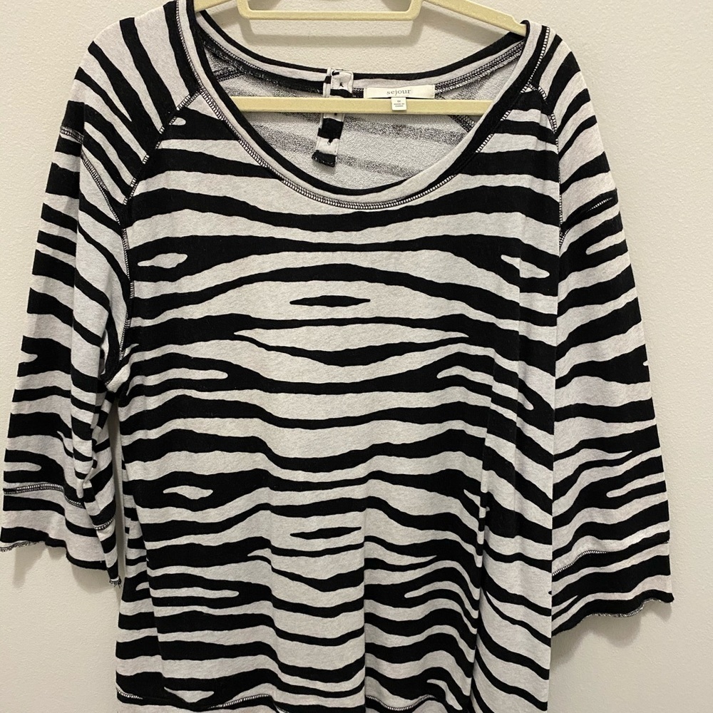 Sejour 1xl black and white striped long sleeve. Great fit - Picture 4 of 10